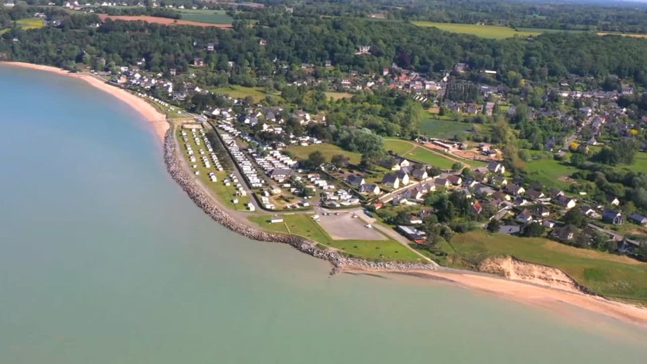 Érosion du littoral normand : Quelles plages vont disparaître d'ici l'été 2026 ?