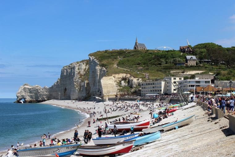Les plages les plus fréquentées en Normandie en 2026 : classement complet et statistiques